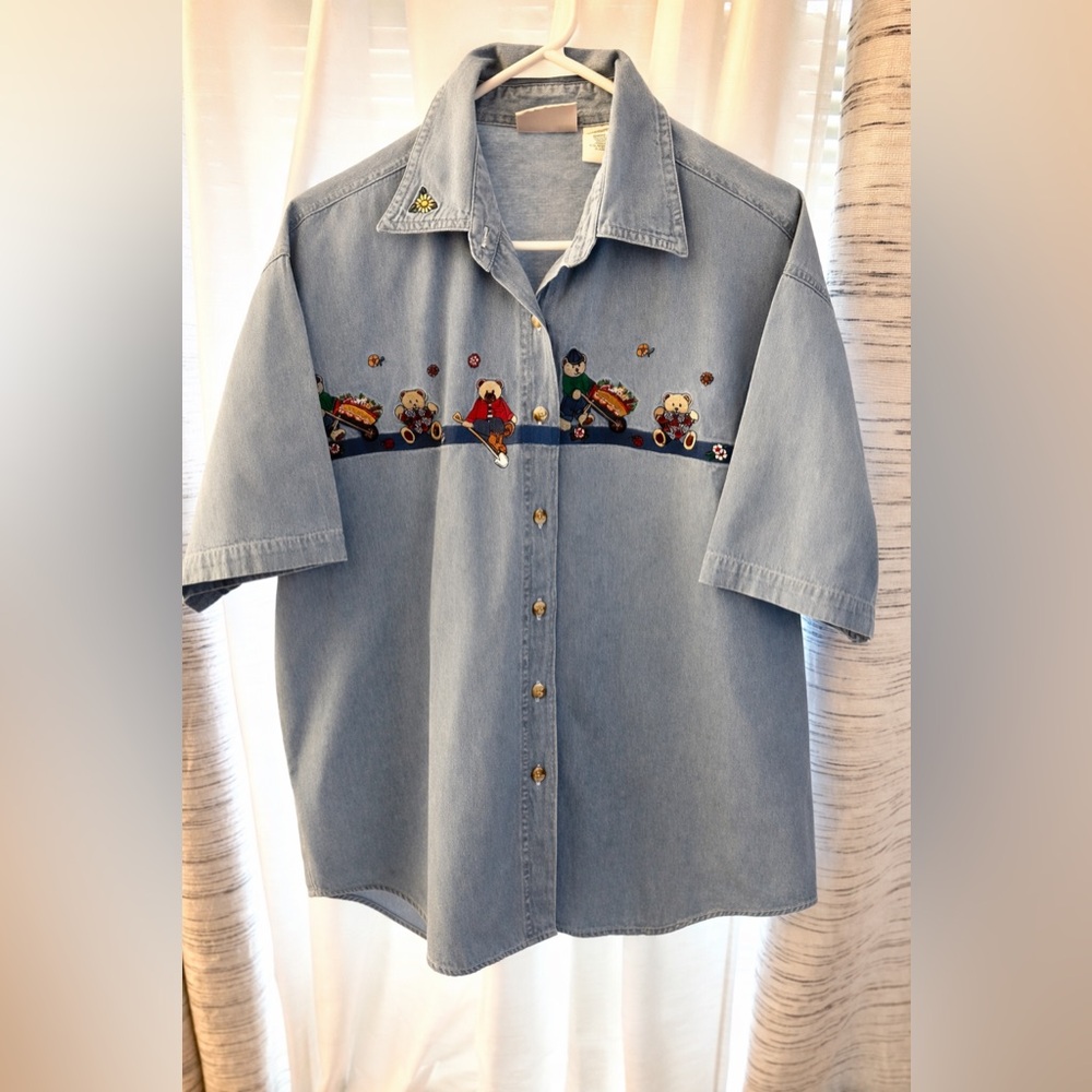 Women’s 90s Faded Glory Large Light Blue Denim Shirt with Embroidered Motif